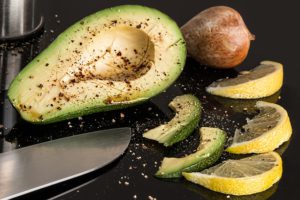 Avocados maintain cardiovascular health through the content of folic acid and vitamin B6