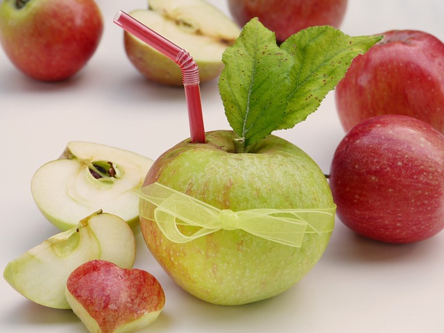 Apple cider vinegar reduces cholesterol